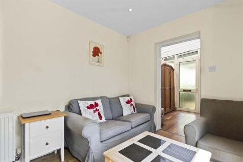 annex living room #3.jpg