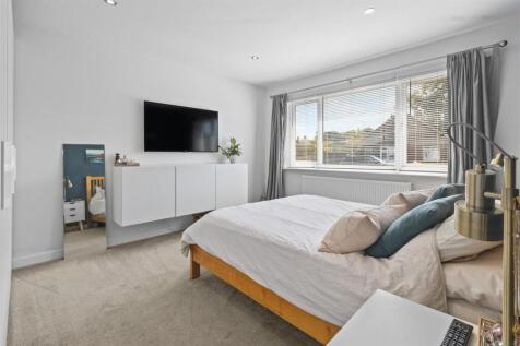 bedroom one.jpg