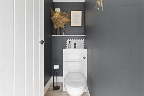 garden office cloakroom.jpg