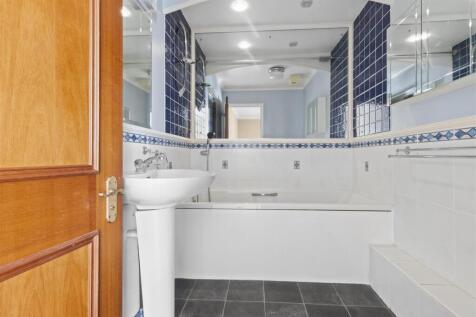 ensuite #2.jpg
