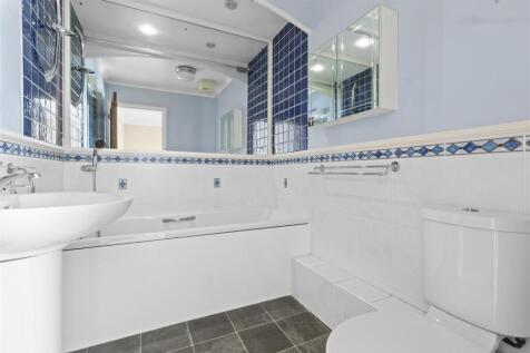 ensuite.jpg