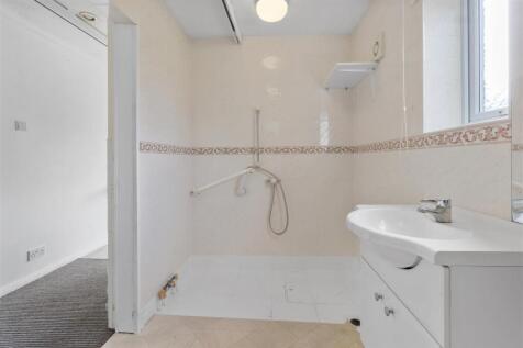 ground floor shower room #3.jpg