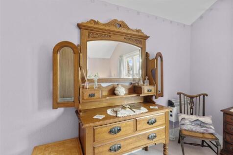 bedroom one #4.jpg