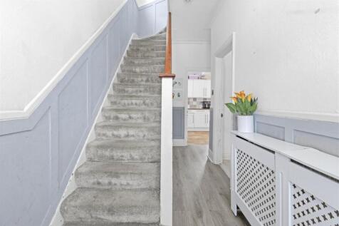 entrance hall #2.jpg