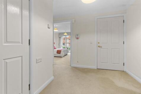 entrance hall #2.jpg