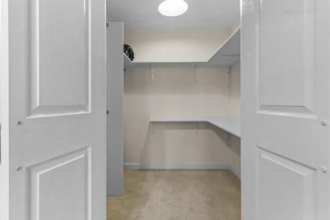 walk in wardrobe.jpg