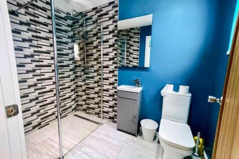 GROUND FLOOR SHOWER