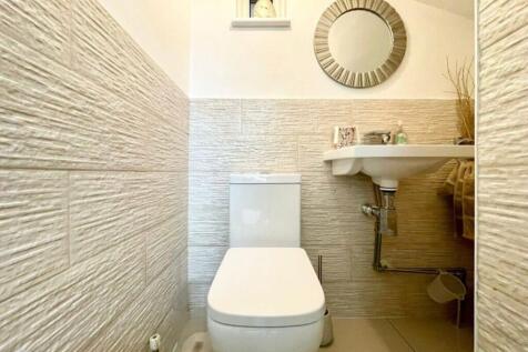 Guest-WC-1-1200x900.jpg