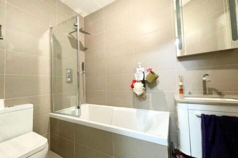 Main-En-suite-1-1200x900.jpg