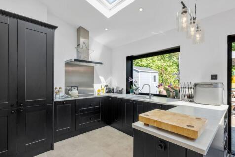 Kitchen/Dining Area