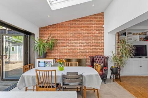 Kitchen/Dining Area