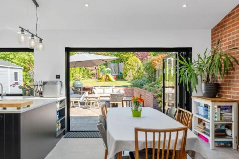 Kitchen/Dining Area