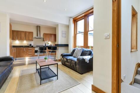 Kitchen/ Living
