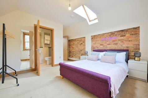Bedroom 1 (2)