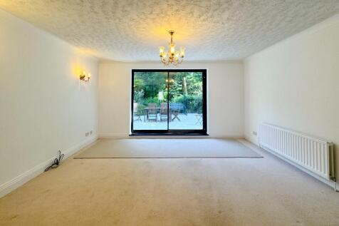 Sitting/Dining room