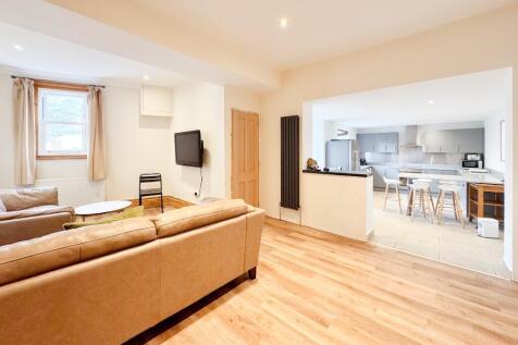 Living/Kitchen/Dine