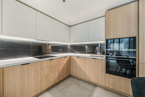 1370518-22-68f192...