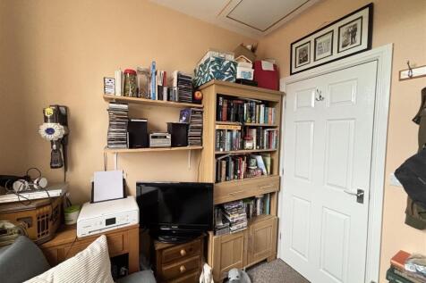 Bedroom 3 / Study