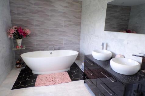 Jack &amp; Jill Bathroom