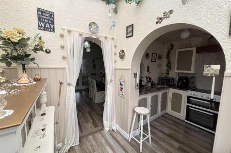 Sun Room / Rear Entrance