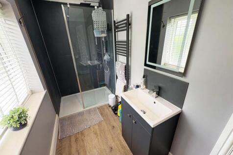 En Suite Bathroom