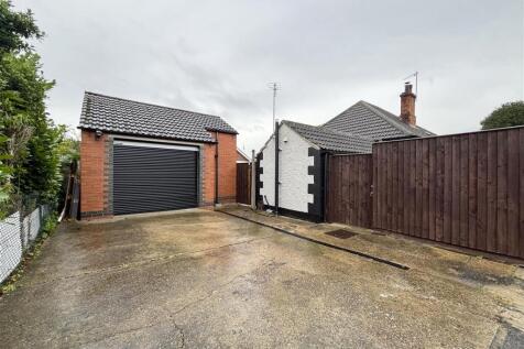 Garage/Workshop