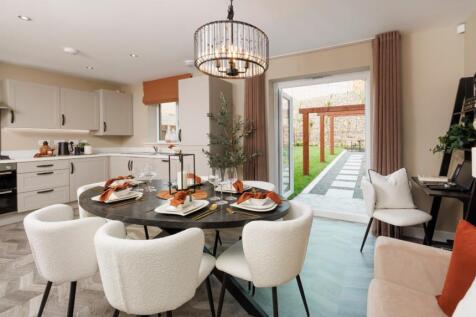 Kitchen / Dining / Family area