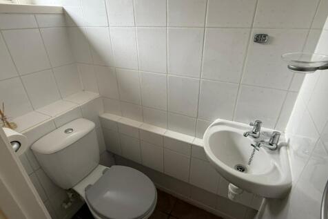 Cloakroom/wc