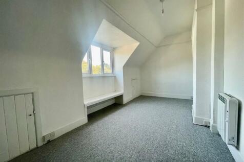 vic rd maisonette 2.jpg