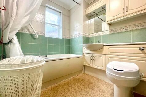 peg bathroom 2.jpg