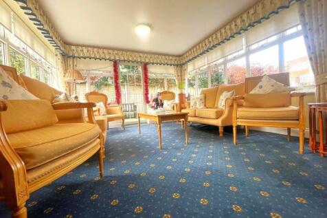 peg lounge area.jpg