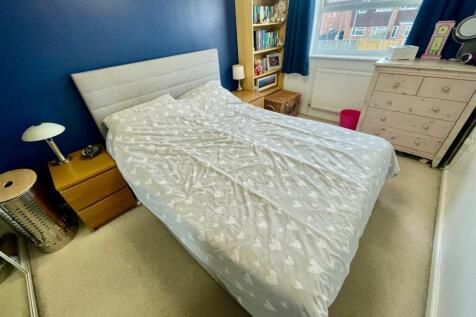 1 humber bedroom 2.jpg