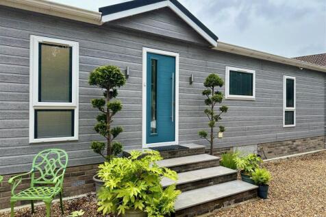 3 Pompeys Lane Ferndown BH22 9DY - 1 of 24 front e