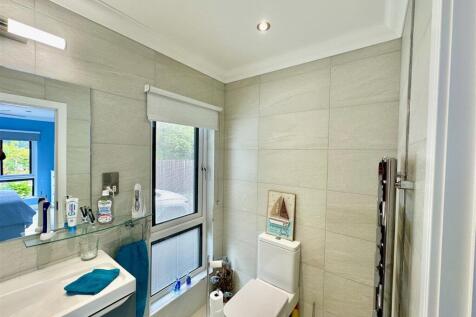 3 Pompeys Lane Ferndown BH22 9DY - 9 of 24 ensuite