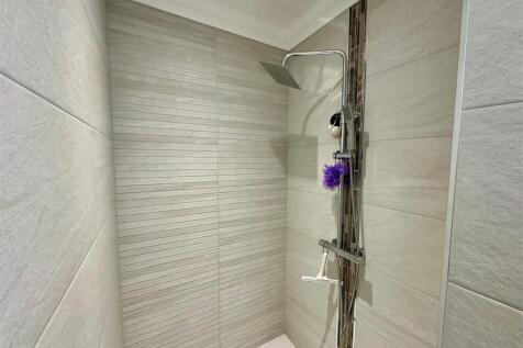 3 Pompeys Lane Ferndown BH22 9DY - 10 of 24 shower