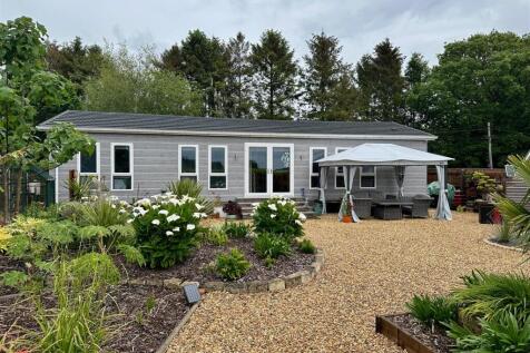 3 Pompeys Lane Ferndown BH22 9DY - 14 of 24 rear v