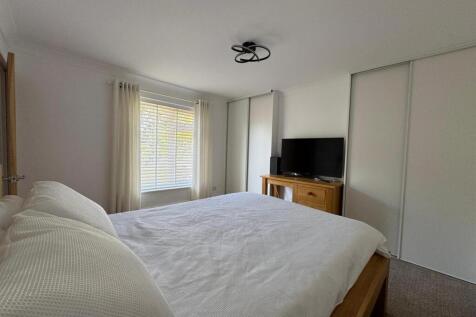 19 TRICKETS BED 2.jpg