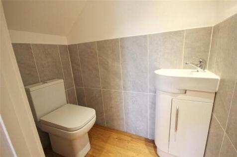 cloakroom  flat 5.jpg