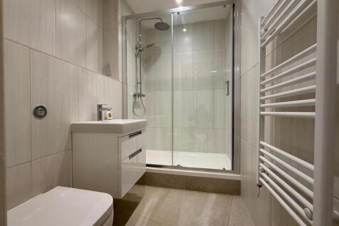 66 pr 34 large shower.jpg