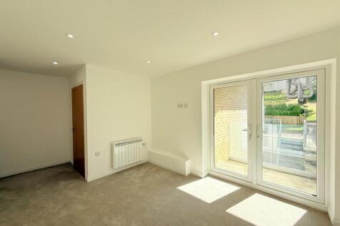 66 pr 20 lounge with patio doors.jpg