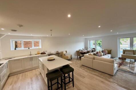 66 pr 26 open plan kitchen and lounge.jpg