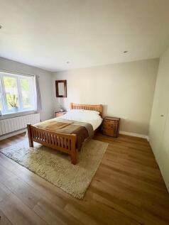 109 c r master bed.jpg