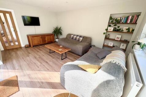 109 cr lounge 1.jpg