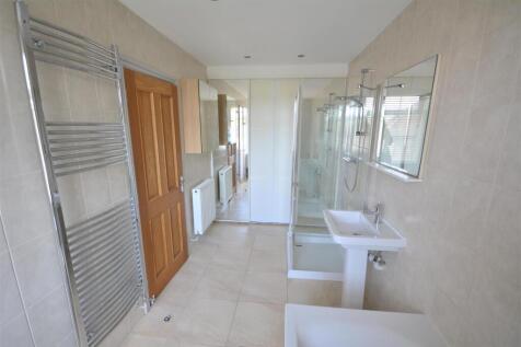 Bathroom.JPG