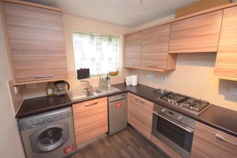 FITTED KITCHEN