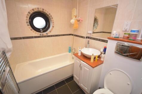 carsington crescent 162 ensuite one.JPG