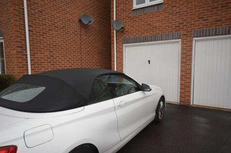 panama circle 19 garage.JPG