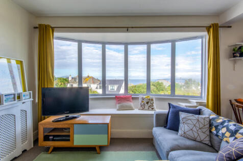 The open plan sitting area
