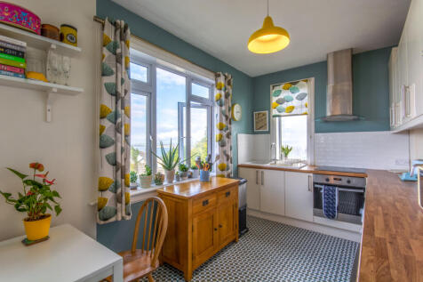 The fitted kitchen