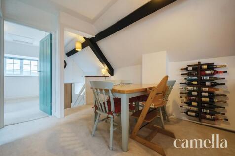 Kitchen / Reception
